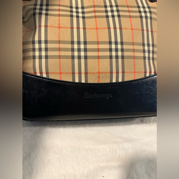 Burberry shoulder bag in nova checked plaid & black leather. Authentic pre-owned - Picture 2 of 9